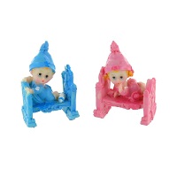 Art.nr: 410377 - DECORATIE BABY IN BEDJE 7.5 CM (12st.)