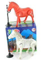 Art.nr: 45503 - MANEGE PAARD & ZEBRA IN DOOS