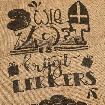 GROTE SINTERKLAAS JUTE ZAK - MET TEKST: WIE ZOET IS KRIJGT LEKKERS - Ca. 60 x 100 Cm. (1st.)