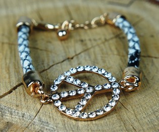 IBIZA LOOK ARMBAND MET PEACE TEKEN ZWART/WIT (1st)