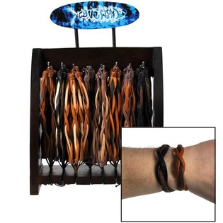 LEREN GEVLOCHTEN ARMBANDJES OP HOUTEN DISPLAY (93st.)